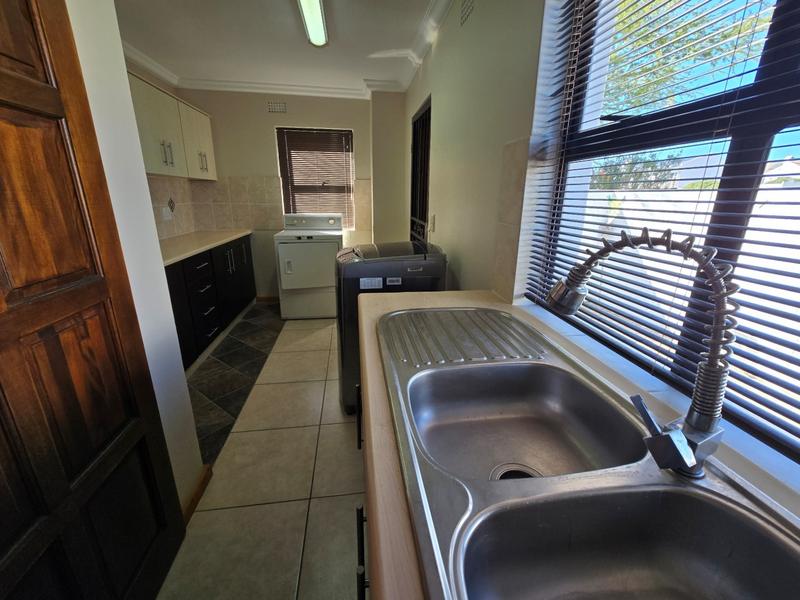 5 Bedroom Property for Sale in Golden Mile Western Cape